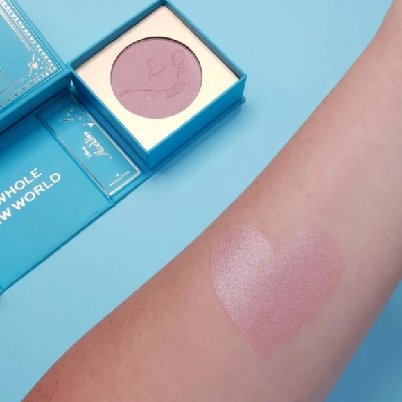 MAKEUP Revolution Aladdin Highlighter - Picture 2 of 4